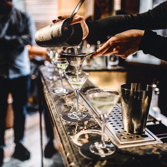 hire a cocktail bartender